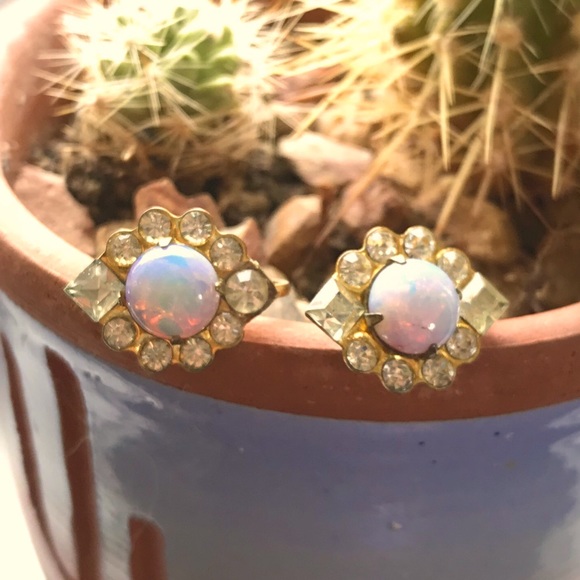 Vintage Jewelry - ⭐️5/$25⭐️ Vintage opal like earrings